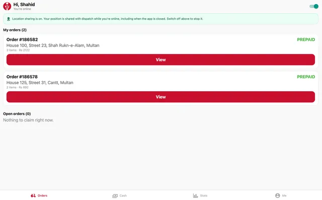 A rider's view of their current deliveries in progress, showing order numbers, addresses, item counts and payment status.